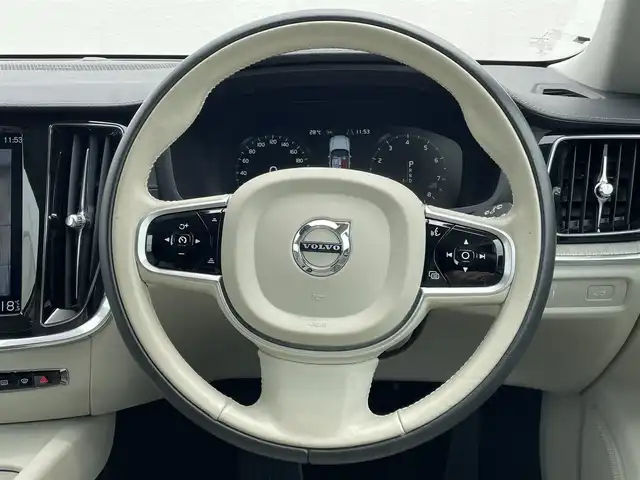 ボルボ Ｖ６０ 東京都 2019(平31)年 3.2万km クリスタルホワイトP オプションカラー/ドリフトウッドパネル/白革/シートヒーター/シートクーラー/フルセグTV/ハーマンカードン/パイロットアシスト/ブラインドスポットアシスト/レーンキープアシスト/360度カメラ/ルーフレール/純正ナビゲーション９インチ/ACC/LEDヘッドライト/自動駐車・発車/スペアキー/HUD