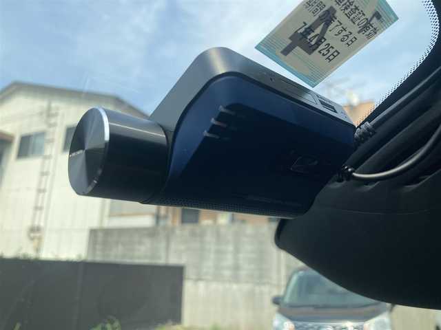 ボルボ ボルボ ＸＣ４０ B4 AWD Rデザイン 熊本県 2022(令4)年 4.7万km グレーⅡ ・スマートキー/・プッシュスタート/・パノラマサンルーフ/・CitySafety/・レーンキープエイド/・ドライバーアラート/・ロードサインインフォメーション/・ハイビームアシスト/・パーキングアシスト/・ブラインドスポットモニター/・クロストラフィックアラート/・衝突回避/・クルーズコントロール(追従式)/・ハーフレザーシート/・前席パワーシート/・全席シートヒーター /・ハンドルヒーター /・純正メモリナビ/　【Bluetooth・USB・AppleCarPlay・AndroidAuto】/・harman/kardonサウンドシステム/・フルセグTV/・全方位カメラ/・ETC/・ドライブレコーダー(前後録画)/・パワーバックドア/・LEDヘッドランプ/・LEDフォグランプ/【サンダーグレーメタリック（728）】