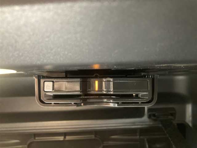 ボルボ ボルボ ＸＣ４０ B4 AWD Rデザイン 熊本県 2022(令4)年 4.7万km グレーⅡ ・スマートキー/・プッシュスタート/・パノラマサンルーフ/・CitySafety/・レーンキープエイド/・ドライバーアラート/・ロードサインインフォメーション/・ハイビームアシスト/・パーキングアシスト/・ブラインドスポットモニター/・クロストラフィックアラート/・衝突回避/・クルーズコントロール(追従式)/・ハーフレザーシート/・前席パワーシート/・全席シートヒーター /・ハンドルヒーター /・純正メモリナビ/　【Bluetooth・USB・AppleCarPlay・AndroidAuto】/・harman/kardonサウンドシステム/・フルセグTV/・全方位カメラ/・ETC/・ドライブレコーダー(前後録画)/・パワーバックドア/・LEDヘッドランプ/・LEDフォグランプ/【サンダーグレーメタリック（728）】