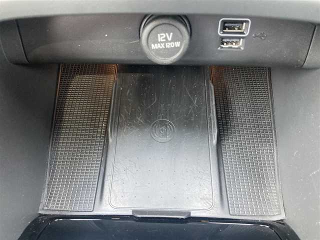 ボルボ ボルボ ＸＣ４０ B4 AWD Rデザイン 熊本県 2022(令4)年 4.7万km グレーⅡ ・スマートキー/・プッシュスタート/・パノラマサンルーフ/・CitySafety/・レーンキープエイド/・ドライバーアラート/・ロードサインインフォメーション/・ハイビームアシスト/・パーキングアシスト/・ブラインドスポットモニター/・クロストラフィックアラート/・衝突回避/・クルーズコントロール(追従式)/・ハーフレザーシート/・前席パワーシート/・全席シートヒーター /・ハンドルヒーター /・純正メモリナビ/　【Bluetooth・USB・AppleCarPlay・AndroidAuto】/・harman/kardonサウンドシステム/・フルセグTV/・全方位カメラ/・ETC/・ドライブレコーダー(前後録画)/・パワーバックドア/・LEDヘッドランプ/・LEDフォグランプ/【サンダーグレーメタリック（728）】