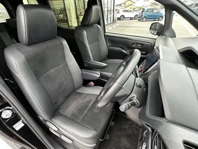 トヨタ ヴォクシー ZS 煌Ⅲ 千葉県 2021(令3)年 3.5万km ブラック 純正10インチナビ/(フルセグTV/BT/CD/DVD/FM/AM)/バックカメラ/衝突被害軽減システム/車線逸脱警報/クルーズコントロール/両側パワースライドドア/横滑り防止装置/ビルトインETC/ドライブレコーダー/アイドリングストップ/LEDヘッドライト/フォグランプ/オートライト/ウィンカーミラー/電動格納ミラー/純正16インチAW/シートリフター/プッシュスタート/スマートキー/フロアマット/ドアバイザー/スペアキー/取扱説明書/保証書