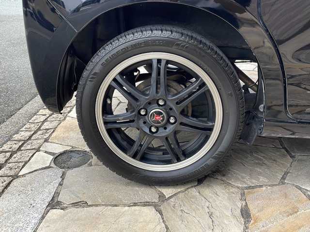ホンダ Ｎ ＢＯＸ G･L ホンダセンシング カッパーブラウンスタイル 静岡県 2019(令1)年 3.5万km 黒Ⅱ 【安全装備】/ホンダセンシング/アダプティブ・クルーズ・コントロール（ACC）/・作動車速域：約30km/hから100km/h間/車線維持支援システム（LKAS）/・作動車速：約65km/hから100km/h間/・ステアリング制御/衝突軽減ブレーキ（CMBS）/・歩行者検知機能/・作動車速：約80km/h未満時/・対向車車速：約30km/hから80km/h時/誤発進抑制機能（前進）/・ミリ波レーダー検知：作動車速10km/h未満/歩行者事故低減ステアリング/・作動車速10km/hから40km/h間/路外逸脱抑制機能/・作動車速：約60km/hから100km/h間/先行車発進お知らせ機能/標識認識機能/オートハイビーム/誤発進抑制機能（後進）・ソナー検知：作動車速10km/h未満 /【主要装備】/純正ナビ　/フルセグテレビ　/バックカメラ　/両側パワースライドドア　/ビルトインＥＴＣ　/スマートキー　/プッシュスタート　/ドライブレコーダー　/社外１５インチアルミホイール　/ステアリングスイッチ