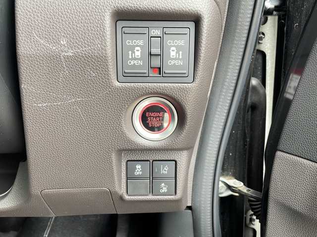 ホンダ Ｎ ＢＯＸ G･L ホンダセンシング カッパーブラウンスタイル 静岡県 2019(令1)年 3.5万km 黒Ⅱ 【安全装備】/ホンダセンシング/アダプティブ・クルーズ・コントロール（ACC）/・作動車速域：約30km/hから100km/h間/車線維持支援システム（LKAS）/・作動車速：約65km/hから100km/h間/・ステアリング制御/衝突軽減ブレーキ（CMBS）/・歩行者検知機能/・作動車速：約80km/h未満時/・対向車車速：約30km/hから80km/h時/誤発進抑制機能（前進）/・ミリ波レーダー検知：作動車速10km/h未満/歩行者事故低減ステアリング/・作動車速10km/hから40km/h間/路外逸脱抑制機能/・作動車速：約60km/hから100km/h間/先行車発進お知らせ機能/標識認識機能/オートハイビーム/誤発進抑制機能（後進）・ソナー検知：作動車速10km/h未満 /【主要装備】/純正ナビ　/フルセグテレビ　/バックカメラ　/両側パワースライドドア　/ビルトインＥＴＣ　/スマートキー　/プッシュスタート　/ドライブレコーダー　/社外１５インチアルミホイール　/ステアリングスイッチ
