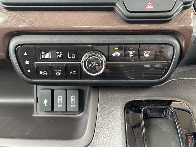 ホンダ Ｎ ＢＯＸ G･L ホンダセンシング カッパーブラウンスタイル 静岡県 2019(令1)年 3.5万km 黒Ⅱ 【安全装備】/ホンダセンシング/アダプティブ・クルーズ・コントロール（ACC）/・作動車速域：約30km/hから100km/h間/車線維持支援システム（LKAS）/・作動車速：約65km/hから100km/h間/・ステアリング制御/衝突軽減ブレーキ（CMBS）/・歩行者検知機能/・作動車速：約80km/h未満時/・対向車車速：約30km/hから80km/h時/誤発進抑制機能（前進）/・ミリ波レーダー検知：作動車速10km/h未満/歩行者事故低減ステアリング/・作動車速10km/hから40km/h間/路外逸脱抑制機能/・作動車速：約60km/hから100km/h間/先行車発進お知らせ機能/標識認識機能/オートハイビーム/誤発進抑制機能（後進）・ソナー検知：作動車速10km/h未満 /【主要装備】/純正ナビ　/フルセグテレビ　/バックカメラ　/両側パワースライドドア　/ビルトインＥＴＣ　/スマートキー　/プッシュスタート　/ドライブレコーダー　/社外１５インチアルミホイール　/ステアリングスイッチ