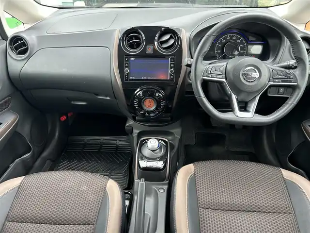 日産 ノート e－パワー メダリスト 奈良県 2018(平30)年 3.5万km ブリリアントホワイトパール 純正ナビ(フルセグTV/CD/AM・FM/BT)/地図SD欠品のため動作未確認/アラウンドビューモニター/ETC/前方ドラレコ/インテリジェントルームミラー/エマージェンシーブレーキ/車線逸脱防止支援/踏み間違い衝突防止アシスト/クルーズコントロール/ハーフレザーシート/LEDヘッドライト/純正15インチアルミホイール/純正フロアマット