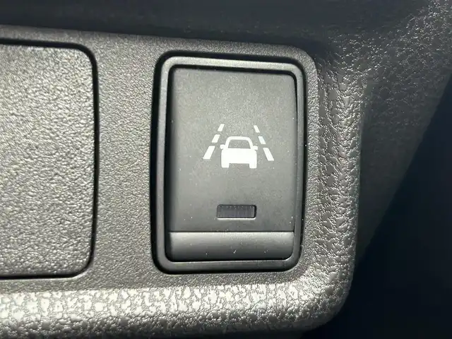 日産 ノート e－パワー メダリスト 奈良県 2018(平30)年 3.5万km ブリリアントホワイトパール 純正ナビ(フルセグTV/CD/AM・FM/BT)/地図SD欠品のため動作未確認/アラウンドビューモニター/ETC/前方ドラレコ/インテリジェントルームミラー/エマージェンシーブレーキ/車線逸脱防止支援/踏み間違い衝突防止アシスト/クルーズコントロール/ハーフレザーシート/LEDヘッドライト/純正15インチアルミホイール/純正フロアマット