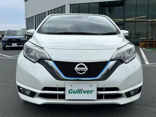 日産 ノート e－パワー メダリスト 奈良県 2018(平30)年 3.5万km ブリリアントホワイトパール 純正ナビ(フルセグTV/CD/AM・FM/BT)/地図SD欠品のため動作未確認/アラウンドビューモニター/ETC/前方ドラレコ/インテリジェントルームミラー/エマージェンシーブレーキ/車線逸脱防止支援/踏み間違い衝突防止アシスト/クルーズコントロール/ハーフレザーシート/LEDヘッドライト/純正15インチアルミホイール/純正フロアマット