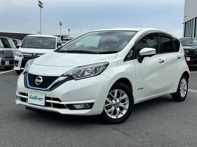 日産 ノート e－パワー メダリスト 奈良県 2018(平30)年 3.5万km ブリリアントホワイトパール 純正ナビ(フルセグTV/CD/AM・FM/BT)/地図SD欠品のため動作未確認/アラウンドビューモニター/ETC/前方ドラレコ/インテリジェントルームミラー/エマージェンシーブレーキ/車線逸脱防止支援/踏み間違い衝突防止アシスト/クルーズコントロール/ハーフレザーシート/LEDヘッドライト/純正15インチアルミホイール/純正フロアマット