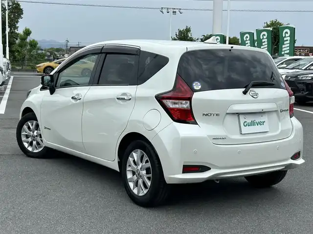 日産 ノート e－パワー メダリスト 奈良県 2018(平30)年 3.5万km ブリリアントホワイトパール 純正ナビ(フルセグTV/CD/AM・FM/BT)/地図SD欠品のため動作未確認/アラウンドビューモニター/ETC/前方ドラレコ/インテリジェントルームミラー/エマージェンシーブレーキ/車線逸脱防止支援/踏み間違い衝突防止アシスト/クルーズコントロール/ハーフレザーシート/LEDヘッドライト/純正15インチアルミホイール/純正フロアマット