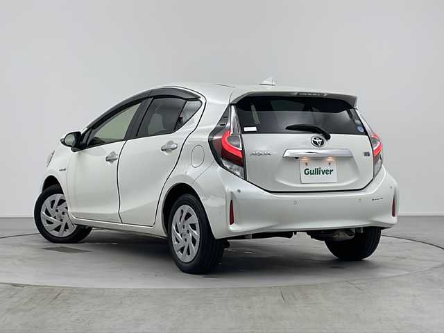 トヨタ アクア S スタイルブラック 愛知県 2019(平31)年 1.9万km ホワイトパールクリスタルシャイン トヨタセーフティセンス/　衝突軽減ブレーキ/レーンキープアシスト/　オートハイビーム/クリアランスソナー/社外メモリナビ(MDV-D307BT)/　ワンセグ/BT/DVD/CD/MSV/バックカメラ/ETC/アイドリングストップ/ハロゲンヘッドライト/オートライト/スマートキー/プッシュスタート/純正フロアマット