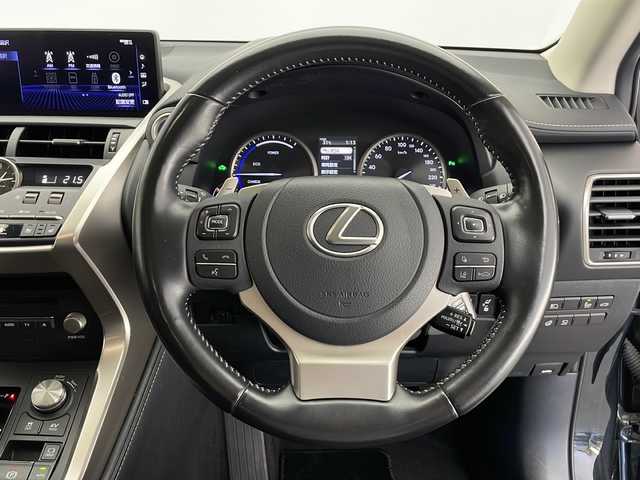 レクサス ＮＸ 300h バージョンL 長野県 2020(令2)年 4.5万km グラファイトブラックガラスフレーク 4WD/純正メモリナビ&フルセグTV&CD&DVD&USB&BT/アダプティブクルーズコントロール/レーントレーシングアシスト/プリクラッシュセーフティ/パーキングサポートアシスト/パーキングサポートブレーキ/ヘッドアップディスプレイ/ブラインドスポットモニター/クリアランスソナー/パワーバックドア/ハーフレザーシート/前席エアシート/前席シートヒーター/前席パワーシート/運転席シートメモリ/ステアリングスイッチ/ステアリングヒーター/パドルシフト/全方位カメラ/ビルトインETC2.0/LEDヘッドライト/オートライト/電動格納ミラー/ウィンカーミラー/ドアミラーヒーター/電動ホールド/オートホールド/純正18インチAW装着/純正フロアマット/純正ドアバイザー/プッシュスタート/スマートキー