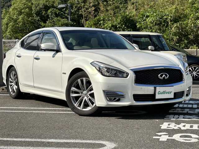 日産 フーガ ハイブリッド 長崎県 2015(平27)年 7.3万km クリスタルホワイトパール 純正HDDナビ/・AM/FM/BT/フルセグTV/CD/DVD/ステアリングスイッチ/バックカメラ/全方位カメラ/MT付AT/革シート/前席パワーシート/D席メモリーシート/前席シートヒーター/前席シートクーラー/サンルーフ/電動チルトステアリング/BSM/LDA/エマージェンシーブレーキ/レーダークルーズコントロール/コーナーセンサー/BOSEスピーカー/ビルトインETC/トランクイージークローザー/取扱説明書/ナビ取扱説明書/スペアキー
