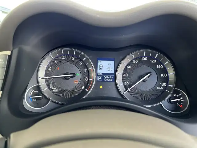 日産 フーガ ハイブリッド 長崎県 2015(平27)年 7.3万km クリスタルホワイトパール 純正HDDナビ/・AM/FM/BT/フルセグTV/CD/DVD/ステアリングスイッチ/バックカメラ/全方位カメラ/MT付AT/革シート/前席パワーシート/D席メモリーシート/前席シートヒーター/前席シートクーラー/サンルーフ/電動チルトステアリング/BSM/LDA/エマージェンシーブレーキ/レーダークルーズコントロール/コーナーセンサー/BOSEスピーカー/ビルトインETC/トランクイージークローザー/取扱説明書/ナビ取扱説明書/スペアキー