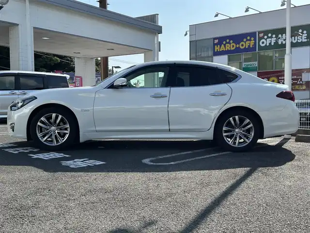 日産 フーガ ハイブリッド 長崎県 2015(平27)年 7.3万km クリスタルホワイトパール 純正HDDナビ/・AM/FM/BT/フルセグTV/CD/DVD/ステアリングスイッチ/バックカメラ/全方位カメラ/MT付AT/革シート/前席パワーシート/D席メモリーシート/前席シートヒーター/前席シートクーラー/サンルーフ/電動チルトステアリング/BSM/LDA/エマージェンシーブレーキ/レーダークルーズコントロール/コーナーセンサー/BOSEスピーカー/ビルトインETC/トランクイージークローザー/取扱説明書/ナビ取扱説明書/スペアキー