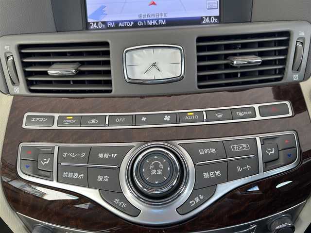 日産 フーガ ハイブリッド 長崎県 2015(平27)年 7.3万km クリスタルホワイトパール 純正HDDナビ/・AM/FM/BT/フルセグTV/CD/DVD/ステアリングスイッチ/バックカメラ/全方位カメラ/MT付AT/革シート/前席パワーシート/D席メモリーシート/前席シートヒーター/前席シートクーラー/サンルーフ/電動チルトステアリング/BSM/LDA/エマージェンシーブレーキ/レーダークルーズコントロール/コーナーセンサー/BOSEスピーカー/ビルトインETC/トランクイージークローザー/取扱説明書/ナビ取扱説明書/スペアキー