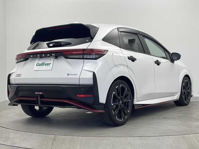 日産 オーラ ニスモ 大阪府 2022(令4)年 2万km ピュアホワイトパール 純正メモリナビ/・フルセグTV/・Bluetooth/・USB接続/・HDMI/プロパイロット/全方位カメラ/専用レカロシート/NISMOエアロ/デジタルインナーミラー/ワイヤレス充電/ALPINEツイーター