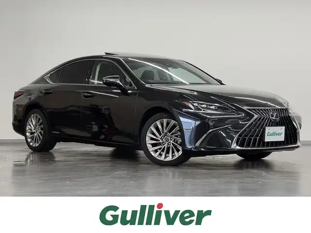 レクサス ＥＳ 300h バージョンL 三重県 2022(令4)年 4.1万km グラファイトブラックガラスフレーク ハイブリッド/FF/MTモード付フロアCVT/12.3インチナビ/（AM/FM/CD/DVD/SDREC/SD/USB/Bluetooth/TV/AUX）/パノラミックビューモニター/【OP】マークレビンソン プレミアムサラウンドサウンドシステム/ドライブレコーダー 前後/ETC2.0/Lexus Safety System＋/●プリクラッシュセーフティ/●レーントレーシングアシスト/●レーダークルコン/●ブレードスキャンアダプティブハイビーム/●ロードサインアシスト/●先行車発進告知/●ドライバー異常時対応システム/・ブラインドスポットモニター/・パーキングサポートブレーキ（静止物、後方接近車両＆歩行者）/・ITS Connect/・三眼LEDヘッドランプ/・【OP】デジタルインナーミラー/装備/・黒革シート/・シートヒーター（ALL）/ベンチレーション（D/N）/ハンドルヒーター/・4wayランバーサポート付パワーシート（D10way/N8way）/・後席電動リクライニング/・3席独立温度調整オートエアコン/・ムーンルーフ/・電動リヤガラスサンシェード/・AC100Vコンセント（2ヶ・1500W）/・ハンズフリーパワートランク/・【OP】おくだけ充電/・18inノイズリダクションアルミホイール/など