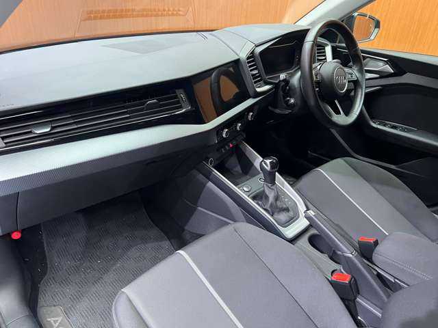 アウディ Ａ１ SB 25TFSI アドバンスド 千葉県 2021(令3)年 2.9万km ミトスブラックメタリック コンビニエンスＰＫＧ　/アシスタンスＰＫＧ　/ＡＣＣ　/ナビ　/Ｂｌｕｅｔｏｏｔｈ接続　/Ｂカメラ　/デジタルコックピット　/ＬＥＤヘッドライト　/オートハイビーム　/ＥＴＣ　/ドラレコ　/衝突軽減Ｂ　/ＢＳＭ　/ＬＫＡ