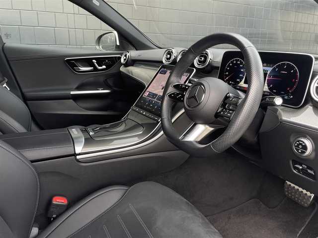 メルセデス・ベンツ Ｍ・ベンツ Ｃ２２０ｄ アバンギャルド　AMGライン 三重県 2023(令5)年 1.5万km パール オパリスホワイト/パノラミックスライディングルーフ/ヘッドアップディスプレイ/純正ナビ/全方位カメラ/フルセグTV/Bluetooth/アンビエントライト/ハーフレザーシート/パワーシート/シートヒーター/LEDヘッドライト/デジタルメーター/純正18インチアルミ/ETC車載器