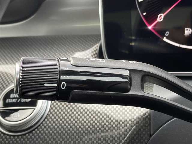 メルセデス・ベンツ Ｍ・ベンツ Ｃ２２０ｄ アバンギャルド　AMGライン 三重県 2023(令5)年 1.5万km パール オパリスホワイト/パノラミックスライディングルーフ/ヘッドアップディスプレイ/純正ナビ/全方位カメラ/フルセグTV/Bluetooth/アンビエントライト/ハーフレザーシート/パワーシート/シートヒーター/LEDヘッドライト/デジタルメーター/純正18インチアルミ/ETC車載器