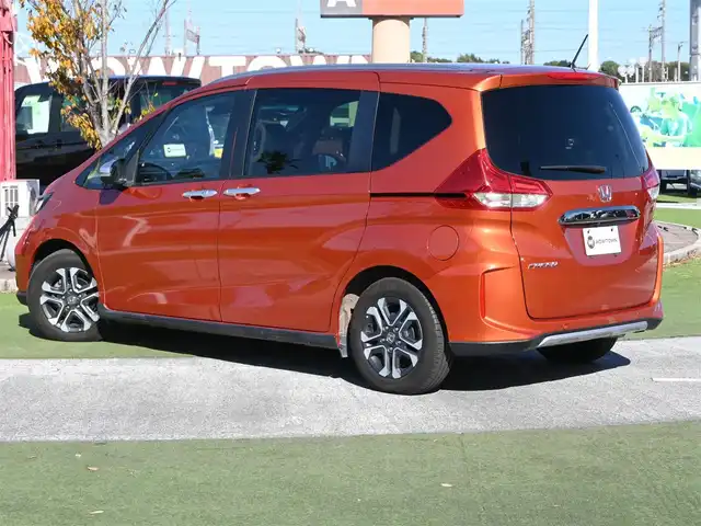 ホンダ フリード クロスター ホンダセンシング 千葉県 2020(令2)年 4.1万km プレミアムクリスタルオレンジM ホンダセンシング/・衝突軽減ブレーキ/・レーダークルーズコントロール　/・横滑り防止装置/・衝突軽減ブレーキ/・車線逸脱装置/両側パワースライドドア/純正SDナビ/地デジTV/【DVD/CD再生機能　Bluetooth接続】/バックカメラ/革巻きステアリング/ステアリングスイッチ/ハーフレザーシート/ETC/LEDヘッドライト/フォグライト/ウインカーミラー/リアコーナーセンサー/純正15インチアルミホイル/スマートキー