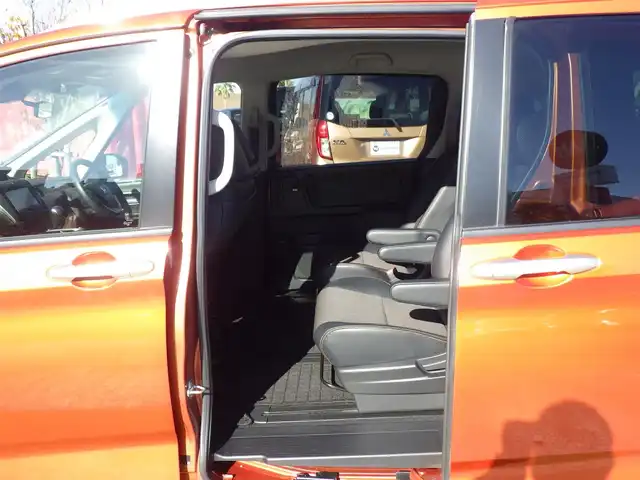 ホンダ フリード クロスター ホンダセンシング 千葉県 2020(令2)年 4.1万km プレミアムクリスタルオレンジM ホンダセンシング/・衝突軽減ブレーキ/・レーダークルーズコントロール　/・横滑り防止装置/・衝突軽減ブレーキ/・車線逸脱装置/両側パワースライドドア/純正SDナビ/地デジTV/【DVD/CD再生機能　Bluetooth接続】/バックカメラ/革巻きステアリング/ステアリングスイッチ/ハーフレザーシート/ETC/LEDヘッドライト/フォグライト/ウインカーミラー/リアコーナーセンサー/純正15インチアルミホイル/スマートキー