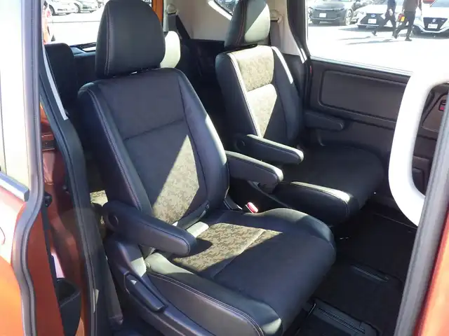 ホンダ フリード クロスター ホンダセンシング 千葉県 2020(令2)年 4.1万km プレミアムクリスタルオレンジM ホンダセンシング/・衝突軽減ブレーキ/・レーダークルーズコントロール　/・横滑り防止装置/・衝突軽減ブレーキ/・車線逸脱装置/両側パワースライドドア/純正SDナビ/地デジTV/【DVD/CD再生機能　Bluetooth接続】/バックカメラ/革巻きステアリング/ステアリングスイッチ/ハーフレザーシート/ETC/LEDヘッドライト/フォグライト/ウインカーミラー/リアコーナーセンサー/純正15インチアルミホイル/スマートキー