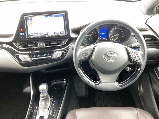 トヨタ Ｃ－ＨＲ G 佐賀県 2017(平29)年 7万km ホワイトパールクリスタルシャイン ワンオーナー/純正9インチナビ/バックカメラ/プリクラッシュセーフティ/レーンディパーチャーアラート/オートハイビーム/アダプティブクルーズコントロール/ブラインドスポットモニター/クリアランスソナー/電動パーキングブレーキ/オートブレーキホールド/ハーフレザーシート/シートヒーター/ドライブレコーダー/プッシュスタート/スマートキー/LEDヘッドライト/フォグライト/純正アルミホイール