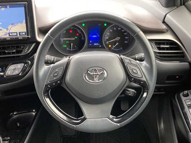 トヨタ Ｃ－ＨＲ G 佐賀県 2017(平29)年 7万km ホワイトパールクリスタルシャイン ワンオーナー/純正9インチナビ/バックカメラ/プリクラッシュセーフティ/レーンディパーチャーアラート/オートハイビーム/アダプティブクルーズコントロール/ブラインドスポットモニター/クリアランスソナー/電動パーキングブレーキ/オートブレーキホールド/ハーフレザーシート/シートヒーター/ドライブレコーダー/プッシュスタート/スマートキー/LEDヘッドライト/フォグライト/純正アルミホイール
