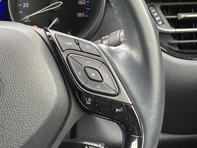 トヨタ Ｃ－ＨＲ G 佐賀県 2017(平29)年 7万km ホワイトパールクリスタルシャイン ワンオーナー/純正9インチナビ/バックカメラ/プリクラッシュセーフティ/レーンディパーチャーアラート/オートハイビーム/アダプティブクルーズコントロール/ブラインドスポットモニター/クリアランスソナー/電動パーキングブレーキ/オートブレーキホールド/ハーフレザーシート/シートヒーター/ドライブレコーダー/プッシュスタート/スマートキー/LEDヘッドライト/フォグライト/純正アルミホイール