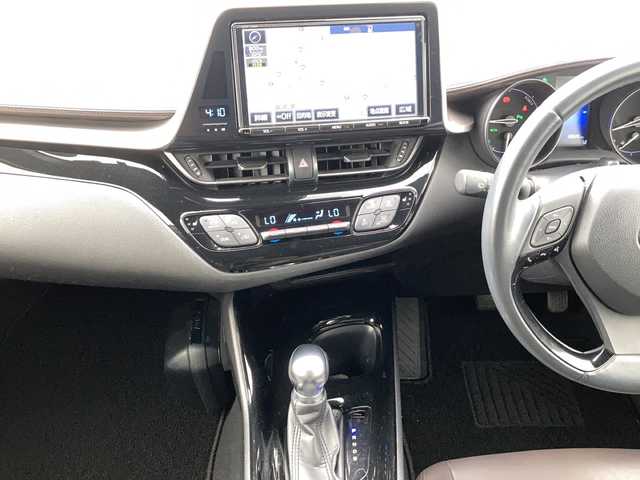 トヨタ Ｃ－ＨＲ G 佐賀県 2017(平29)年 7万km ホワイトパールクリスタルシャイン ワンオーナー/純正9インチナビ/バックカメラ/プリクラッシュセーフティ/レーンディパーチャーアラート/オートハイビーム/アダプティブクルーズコントロール/ブラインドスポットモニター/クリアランスソナー/電動パーキングブレーキ/オートブレーキホールド/ハーフレザーシート/シートヒーター/ドライブレコーダー/プッシュスタート/スマートキー/LEDヘッドライト/フォグライト/純正アルミホイール