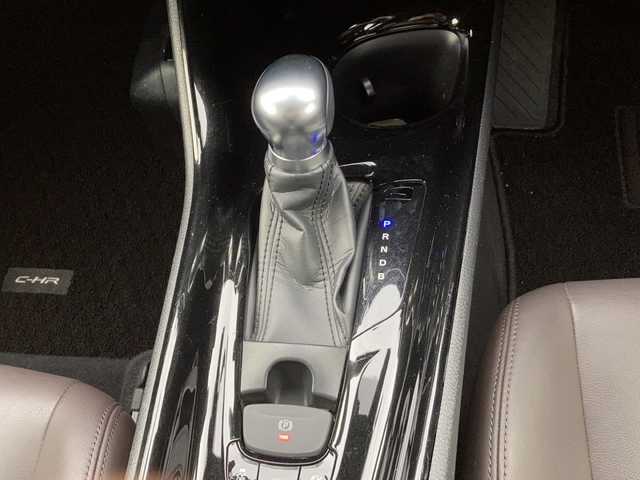 トヨタ Ｃ－ＨＲ G 佐賀県 2017(平29)年 7万km ホワイトパールクリスタルシャイン ワンオーナー/純正9インチナビ/バックカメラ/プリクラッシュセーフティ/レーンディパーチャーアラート/オートハイビーム/アダプティブクルーズコントロール/ブラインドスポットモニター/クリアランスソナー/電動パーキングブレーキ/オートブレーキホールド/ハーフレザーシート/シートヒーター/ドライブレコーダー/プッシュスタート/スマートキー/LEDヘッドライト/フォグライト/純正アルミホイール