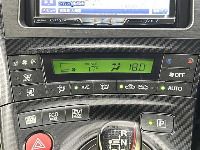 トヨタ プリウス S ツーリングセレ G’s 宮城県 2015(平27)年 8.8万km ホワイトパールクリスタルシャイン 社外ナビ/・フルセグTV/バックカメラ/プッシュスタート/スマートキー×2/LEDフォグライト/ALPINE製パワードサブウーファー/純正フロアマット/社外AW/レザー調シートカバー