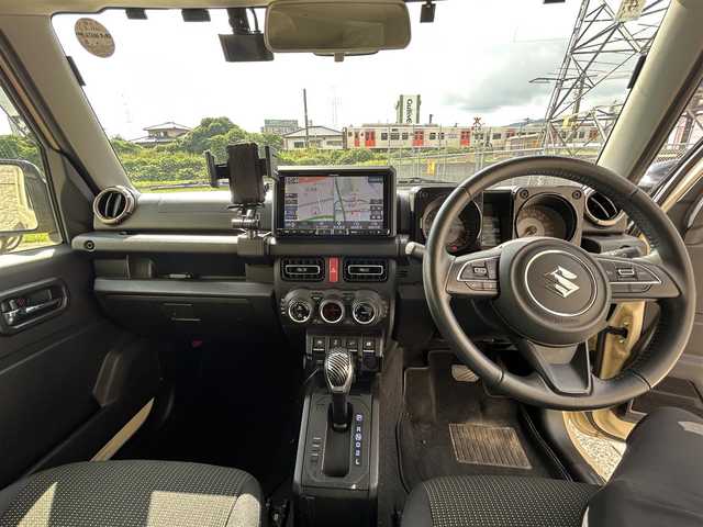 スズキ ジムニー シエラ JC 長崎県 2022(令4)年 2.2万km シフォンアイボリーメタリックブラック2トーンルーフ 社外9インチナビ/（CD/DVD/BT/フルセグ）/バックカメラ/衝突軽減システム/レーンアシスト/クルーズコントロール/シートヒーター/ステアリングスイッチ/前後ドライブレコーダー/マッドガード/オートライト/ETC/純正15インチAW