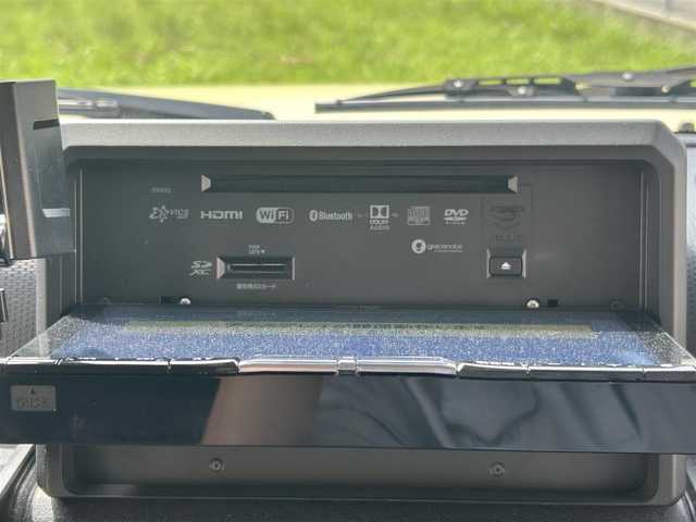 スズキ ジムニー シエラ JC 長崎県 2022(令4)年 2.2万km シフォンアイボリーメタリックブラック2トーンルーフ 社外9インチナビ/（CD/DVD/BT/フルセグ）/バックカメラ/衝突軽減システム/レーンアシスト/クルーズコントロール/シートヒーター/ステアリングスイッチ/前後ドライブレコーダー/マッドガード/オートライト/ETC/純正15インチAW