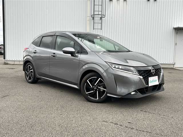 日産 ノート X 愛媛県 2022(令4)年 1.3万km ダークメタルグレー 純正ディスプレイオーディオ/デジタルインナーミラー/ETC/バックカメラ/全方位カメラ/ドライブレコーダー前後/コーナーセンサー/オートライト/オートLEDヘッドライト/純正16インチAW/BSM/横滑り防止装置