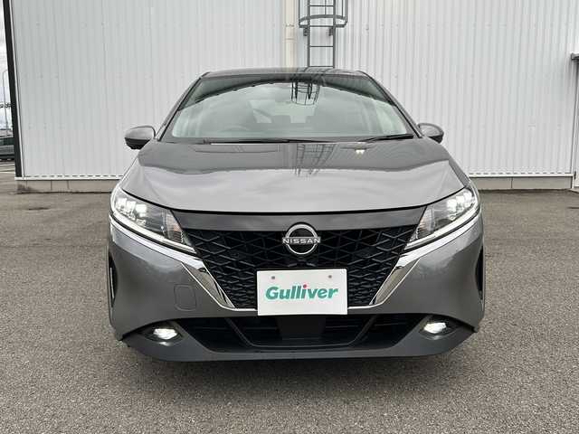 日産 ノート X 愛媛県 2022(令4)年 1.3万km ダークメタルグレー 純正ディスプレイオーディオ/デジタルインナーミラー/ETC/バックカメラ/全方位カメラ/ドライブレコーダー前後/コーナーセンサー/オートライト/オートLEDヘッドライト/純正16インチAW/BSM/横滑り防止装置