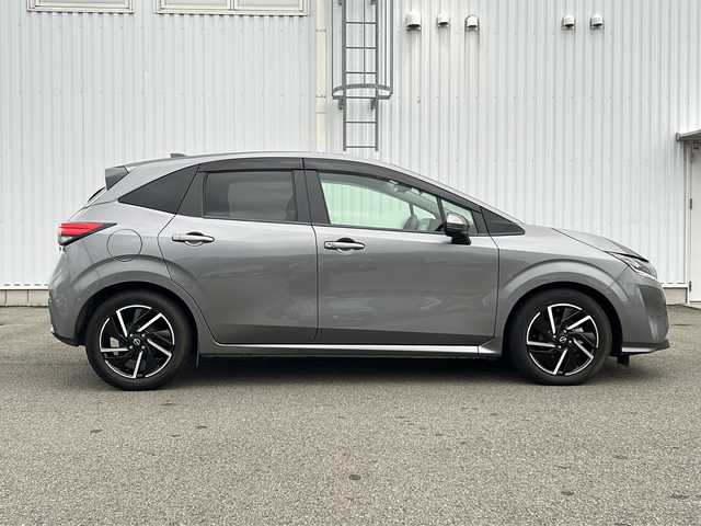 日産 ノート X 愛媛県 2022(令4)年 1.3万km ダークメタルグレー 純正ディスプレイオーディオ/デジタルインナーミラー/ETC/バックカメラ/全方位カメラ/ドライブレコーダー前後/コーナーセンサー/オートライト/オートLEDヘッドライト/純正16インチAW/BSM/横滑り防止装置