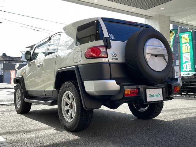 トヨタ ＦＪクルーザー カラーパッケージ 高知県 2012(平24)年 3.9万km ホワイト 純正ナビ/・フルセグＴＶ/・Ｂｌｕｅｔｏｏｔｈオーディオ/ＥＴＣ/４ＷＤ/ＷＥＤＳキーラー１７インチＡＷ/純正フロアマット/コーナーセンサー/クルコン/純正フロアマット