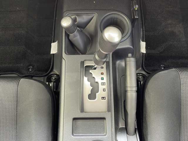 トヨタ ＦＪクルーザー カラーパッケージ 高知県 2012(平24)年 3.9万km ホワイト 純正ナビ/・フルセグＴＶ/・Ｂｌｕｅｔｏｏｔｈオーディオ/ＥＴＣ/４ＷＤ/ＷＥＤＳキーラー１７インチＡＷ/純正フロアマット/コーナーセンサー/クルコン/純正フロアマット