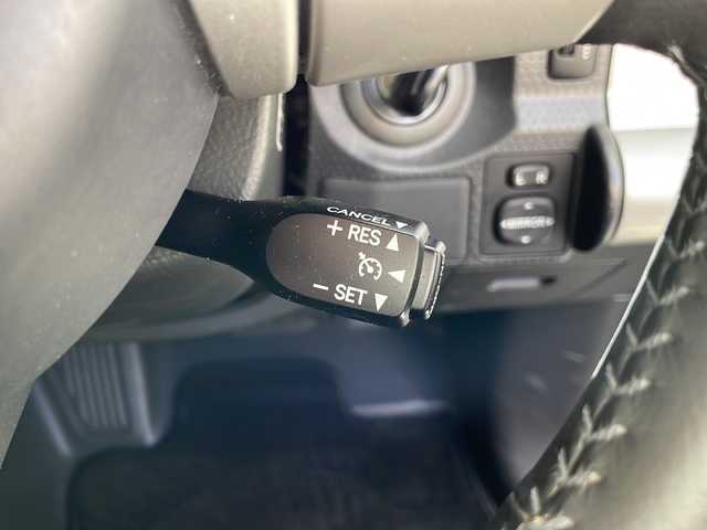 トヨタ ＦＪクルーザー カラーパッケージ 高知県 2012(平24)年 3.9万km ホワイト 純正ナビ/・フルセグＴＶ/・Ｂｌｕｅｔｏｏｔｈオーディオ/ＥＴＣ/４ＷＤ/ＷＥＤＳキーラー１７インチＡＷ/純正フロアマット/コーナーセンサー/クルコン/純正フロアマット