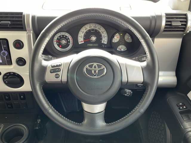 トヨタ ＦＪクルーザー カラーパッケージ 高知県 2012(平24)年 3.9万km ホワイト 純正ナビ/・フルセグＴＶ/・Ｂｌｕｅｔｏｏｔｈオーディオ/ＥＴＣ/４ＷＤ/ＷＥＤＳキーラー１７インチＡＷ/純正フロアマット/コーナーセンサー/クルコン/純正フロアマット