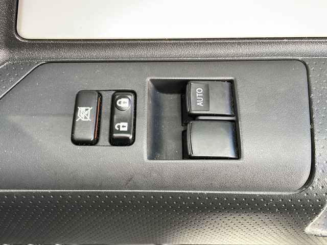 トヨタ ＦＪクルーザー カラーパッケージ 高知県 2012(平24)年 3.9万km ホワイト 純正ナビ/・フルセグＴＶ/・Ｂｌｕｅｔｏｏｔｈオーディオ/ＥＴＣ/４ＷＤ/ＷＥＤＳキーラー１７インチＡＷ/純正フロアマット/コーナーセンサー/クルコン/純正フロアマット