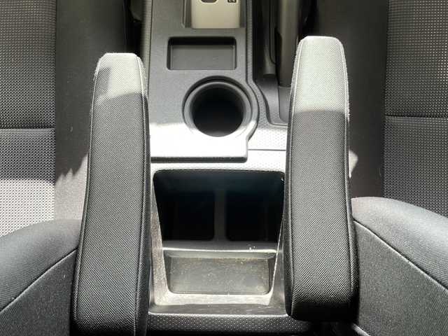 トヨタ ＦＪクルーザー カラーパッケージ 高知県 2012(平24)年 3.9万km ホワイト 純正ナビ/・フルセグＴＶ/・Ｂｌｕｅｔｏｏｔｈオーディオ/ＥＴＣ/４ＷＤ/ＷＥＤＳキーラー１７インチＡＷ/純正フロアマット/コーナーセンサー/クルコン/純正フロアマット