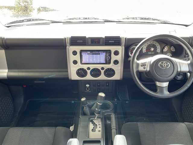トヨタ ＦＪクルーザー カラーパッケージ 高知県 2012(平24)年 3.9万km ホワイト 純正ナビ/・フルセグＴＶ/・Ｂｌｕｅｔｏｏｔｈオーディオ/ＥＴＣ/４ＷＤ/ＷＥＤＳキーラー１７インチＡＷ/純正フロアマット/コーナーセンサー/クルコン/純正フロアマット