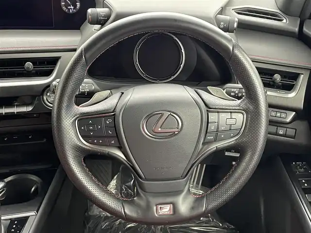 レクサス ＵＸ 200 Fスポーツ 埼玉県 2020(令2)年 3.2万km グラファイトブラックガラスフレーク 禁煙車　サンルーフ　赤レザーシート　3眼ヘッドライト　全方位カメラ　BSM　シートヒーター　ETC2.0　ドライブレコーダー　コーナーセンサー　レーダークルーズコントロール　衝突被害軽減