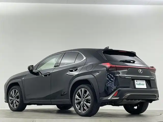 レクサス ＵＸ 200 Fスポーツ 埼玉県 2020(令2)年 3.2万km グラファイトブラックガラスフレーク 禁煙車　サンルーフ　赤レザーシート　3眼ヘッドライト　全方位カメラ　BSM　シートヒーター　ETC2.0　ドライブレコーダー　コーナーセンサー　レーダークルーズコントロール　衝突被害軽減
