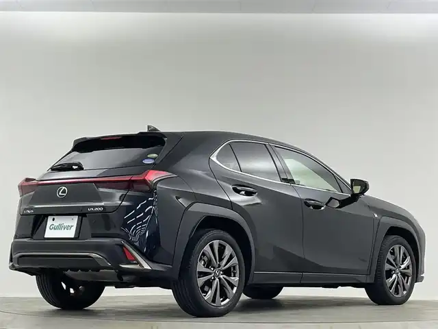 レクサス ＵＸ 200 Fスポーツ 埼玉県 2020(令2)年 3.2万km グラファイトブラックガラスフレーク 禁煙車　サンルーフ　赤レザーシート　3眼ヘッドライト　全方位カメラ　BSM　シートヒーター　ETC2.0　ドライブレコーダー　コーナーセンサー　レーダークルーズコントロール　衝突被害軽減
