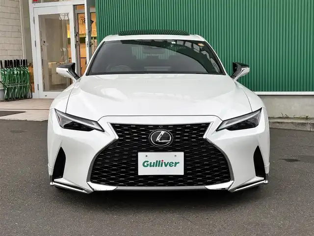 レクサス ＩＳ 300h バージョンL 宮城県 2023(令5)年 5.6万km ソニッククォーツ ムーンルーフ/パノラミックビューモニター/＝＝＝/モデリスタ フロントウィングスポイラー/モデリスタ サイドスカート/モデリスタ リアスタイリングキット（リヤスカート・スポーツマフラー）/モデリスタ トランクスポイラー/セーフティシステムプラス/・プリクラッシュセーフティ/・レーントレーシングアシスト/・オートマチックハイビーム/・レーダークルーズコントロール/・ロードサインアシスト/・先行車発進告知機能/・ドライバー異常時対応システム/ブラインドスポットモニター/パーキングサポートブレーキ/純正ナビ/・CD/DVD/・Blu-ray/・Bluetooth/・フルセグTV/ビルトインETC2.0/本革シート/パワーシート/シートヒーター/ベンチレーション/革巻きステアリング/ステアリングヒーター/パドルシフト/電動パーキングブレーキ/ブレーキホールド/フル3眼LEDヘッドランプ/オートライト/スマートキー＆プッシュスタート/電動格納ミラー/電動サンシェード（リア）/純正19インチAW/純正フロアマット