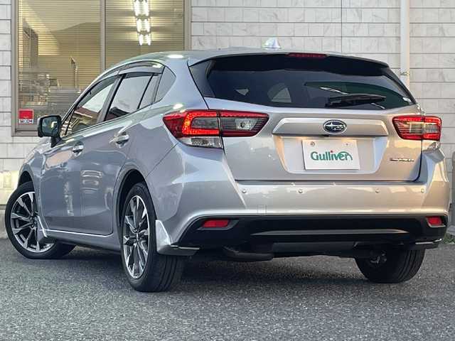 スバル インプレッサ スポーツ 2．0i－Lアイサイト 福岡県 2020(令2)年 0.8万km アイスシルバーメタリック ワンオーナー/純正8インチメモリナビ【NR-MZ300-BIN-4】/(AM/FM/CD/DVD/MusicFolder/iPod/Bluetooth/フルセグTV)/バック/サイド/フロントカメラ/アイサイトver.3/・プリクラッシュブレーキ/・全車速追従機能付クルーズコントロール/・定速クルーズコントロール/・アクティブレーンキープ/・AT誤発進/誤後進抑制制御/後側方警戒支援システム/横滑り防止/オートビークルホールド/電動パーキングブレーキ/Panasonic前方ドライブレコーダー【CA-DR03TDFA】/三菱ETC2.0/革巻きステアリング/パドルシフト/ステアリングスイッチ/シートメモリー(D)/パワーシート(D/N)/純正フロアマット/USB端子/アクセサリーソケット/ISOFIX/スペアキー×1/保証書/取扱説明書/ナビ取扱説明書